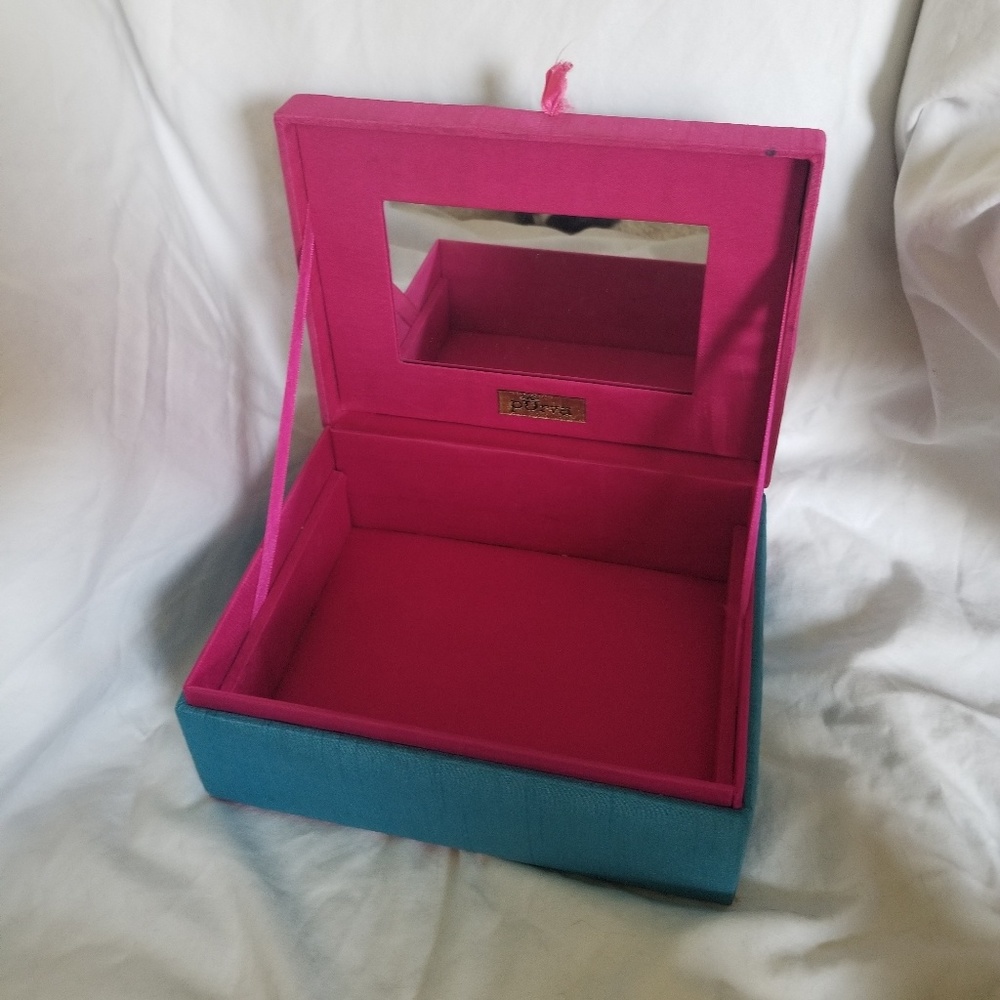 Makeup Box - image 4